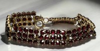 Auktion 360 / Los 1043 <br>Granatarmband,Normgold-250-, gestempelt, L-ca. 20 cm, B-1,6 cm, 26,2 gr