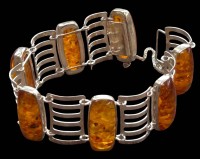 Auktion 360 / Los 1045 <br>breites Silber-835- Armband mit Bernsteinen, Fischlandschmuck,  L-ca. 20 cm, 32,8 gr