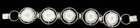 Auktion 360 / Los 1048 <br>Designer-Armband von Ute Wolff Brinckmann "Durchgeschaut", Silber-830-, Quarz Querschnitte, L-ca. 22 cm, Plättchen D-ca. 3 cm, 35 cm