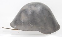 Auktion 360 / Los 7004 <br>NVA-Stahlhelm, Altersspuren