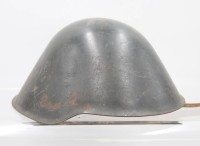 Auktion 360 / Los 7005 <br>NVA-Stahlhelm, Altersspuren