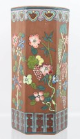 Auktion 360 / Los 15505 <br>eckige Vase, wohl China, florales Dekor, Boden mit Loch, ca. H-28cm D-13,5cm