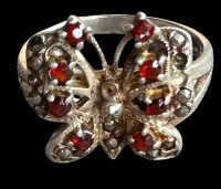 Auktion 360<br>Silberring-925- mit Schmetterling, rote Steine und Markasiten (einige fehlen), RG 58, 4 gr