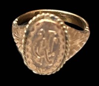 Auktion 360<br>Goldring-585- mit Gravurplatte, Ziermonogramm, RG 53, 3,9 gr.