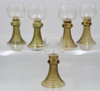 Auktion 360<br>5x  Weinrömer, floraler Schliff, 3x am Stand bestossen, ca. H-15cm