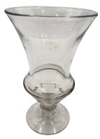Auktion 360<br>gr. Kristall-Vase auf Stand, H-25 cm, D-14 cm