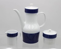 Auktion 360<br>Kaffeeservice, Melitta, 60/70er Jahre, blaues Dekor,  1x Tasse und Kuchenteller mit Chip, Kaffeekern u. 6 komplette Gedecke, eine Tasse extra, Kanne H-22cm Tassen H-7cm