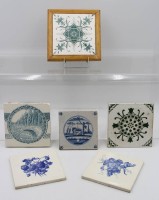 Auktion 360 / Los 9015 <br>6x antike Fliesen, 1x gerahmt, ca. 15 x 15cm gerahmt RG 18 x 18cm