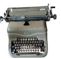 Auktion 360<br>Schreibmaschine "Triumph", 50/60-er Jahre, gut erhalten und funktionstüchtig