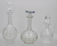 Auktion 360<br>3x kl. Karaffen, älter, 1x bestossen, ca. H-22cm