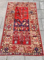 Auktion 360 / Los 13016 <br>aniker Läufer, 90x155 cm, mittig ein ca. 25 cm langer Riss, zugeklebt mit Klebeband, Altersspuren