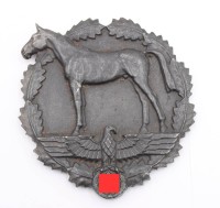 Auktion 360 / Los 7042 <br>gr. Plakette, Für Verdienste um die wehrhafte Ertüchtigung der deutschen Reiterjugend, wohl Bronze geschwärzt, 11,5 x 11cm