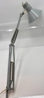 Auktion 360 / Los 16043 <br>lange Teleskop-Werkstattlampe, 60/70-er Jahre, grun, Metall, L-92 cm, Zwinge fehlt,