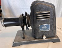 Auktion 360<br>alter Diaprojektor "Goldeck-Baden", Metall mit Ennar Objektiv 1:3,5, um 1930, H-32 cm, L-30 cm