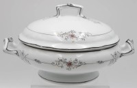Auktion 361<br>Deckelterrine, F.A.Schumann, um 1900, florale Bemalung, H-15cm D-21cm.