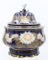 Auktion 361<br>Deckeldose, Hutschenreuther, Kobalt u. Goldblumen, ca. H-18cm