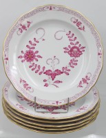 Auktion 361<br>6x flache Teller, Meissen, Schwertermarke, indisch Purpur, 2 Schleifstriche, guter Zustand, ca. D-25cm