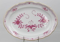 Auktion 361<br>ovale Platte, Meissen, Schwertermarke, indisch Purpur, 2 Schleifstriche, guter Zustand, ca. 30,3  x 22,5cm