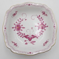 Auktion 361<br>Gemüseschale, Meissen, Schwertermarke, indisch Purpur, 2 Schleifstriche, H-6,7cm B-22,5cm