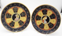 Auktion 361<br>Paar Wandteller, Villeroy &amp; Boch, Mettlach, Historismus Dekor Faenza, je D-26,5cm.