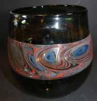 Auktion 338 / Los 10020 <br>dünne, grüne Kunstglasvase, H-13,5 cm, D-13 cm,