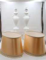 Auktion 361<br>Paar Tischlampen, Porzellanstand, Kaiser, Schwanenhals, Weißporzellan,  1x Schwan geklebt, ca. H-mit Schirm 57,5cm
