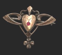 Auktion 361<br>Jugendstil-Brosche mit roten Stein, Double, B-3,3 cm