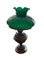 Auktion 361<br>Tisch Petroleumlampe mit grünen Schirm,