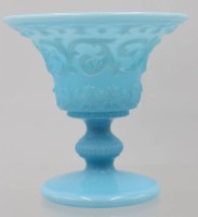 Auktion 361 / Los 10022 <br>Glasschale auf Stand, Ornament-Dekor, H-12 cm