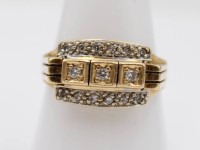 Auktion 361 / Los 1046 <br>schöner 585er GG-Ring mit Brillantbesatz, 6,1gr., RG 58
