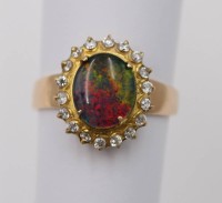 Auktion 361 / Los 1051 <br>Ring mit Feueropal dieser umringt von klaren Steinen, 18 K GG, ca. 8gr., RG 71
