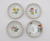 Auktion 361<br>4x kl. Schalen, Meissen, Schwertermarke, Blumenbemalungen, je 1. Wahl, ca. D-8cm