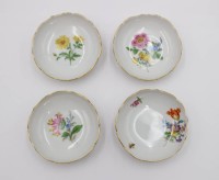 Auktion 361 / Los 8044 <br>4x kl. Schalen, Meissen, Schwertermarke, Blumenbemalungen, je 1. Wahl, ca. D-8cm