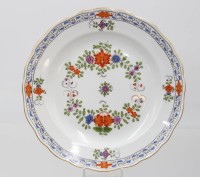 Auktion 361 / Los 8046 <br>Kuchenteller, Meissen, Schwertermarke, ind. Blume, 1. Wahl, D-20cm