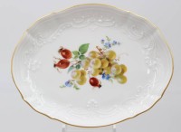 Auktion 361<br>kl. ovale Schale, Meissen, Schwertermarke, Neumarseille, Traubenbemalung, 1. Wahl, 15 x 12cm