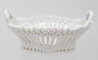 Auktion 361 / Los 8049 <br>kl. Korbschale, KPM Berlin, Weißporzellan, H-ca. 5cm, B-10cm