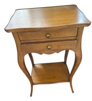 Auktion 361 / Los 14004 <br>Beistelltischchen mit 2 Schubladen, Nähtischchen? H-7ß cm, 28x40 cm