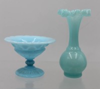 Auktion 361<br>2 Teile älteres opalines Glas, Vase u. Fussschale, ca. H-12,5cm u. 7cm
