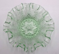 Auktion 361<br>Schale um 1900, Uranglas, kl. Besrossung, H-5cm D-18,2cm