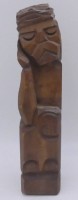 Auktion 361<br>rechteckige Holzfigur, sitzender Mann, H-37 cm, ca. 8x8 cm