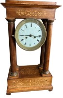 Auktion 361 / Los 2032 <br>hohe Portaluhr, wohl Frankreich; hOLZ INTARSIERT, ohne Schlüssel und Pendel, Werk nicht geprüft, H-41 cm, 24x12 cm