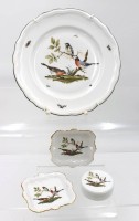 Auktion 361<br>4tlg. Porzellankonvolut mit Dekoren in Herend-Art, 1x Höchst, gr. Teller D-24,2cm