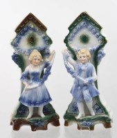 Auktion 361<br>Paar figürliche Tischvasen, Nippes, bemalt, je ca. H-17,8cm, 1x an Spitze bestossen