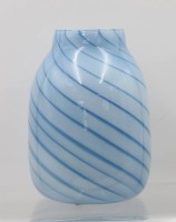 Auktion 361<br>hohe Kunstglas.Vase, Böhmen, blaues Streifendekor, ca. H-21,5cm