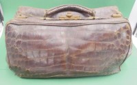 Auktion 361<br>gr. Hebammentasche, Leder ungepflegt, Altersspuren, H-ca. 23 cm, B-40 cm