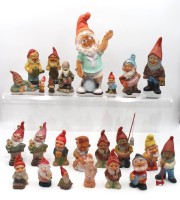 Auktion 361<br>24x div. Gartenzwerge, unterschiedliche Materialien, teiwl. älter, ca. H-28cm  bis 5,5cm