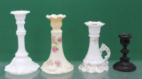 Auktion 361 / Los 15030 <br>4x div.einzel Leuchter, 2x Porzellan, 1x Glas und Holz, ca. H-10 bis 17cm