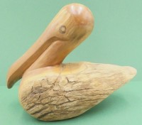 Auktion 361<br>Wurzelholz-Schnitzerei "Pelikan", H-17 cm, L-24 cm, signiert Gaspar Mendoza