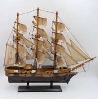 Auktion 361<br>Modell einer Fregatte, auf Stand,m H-52cm  L-59cm