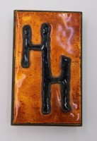 Auktion 361<br>gr. Streichholzschachtel-Halter, Emaille, monogrammiert HH, 50/60er Jahre, ca. 11,5 x 7cm